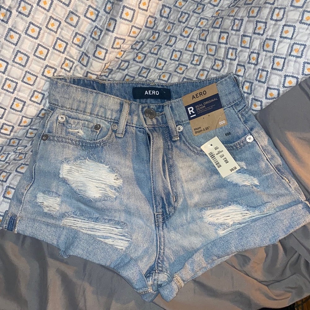 NWT 3.25” 000 Mom Shorts